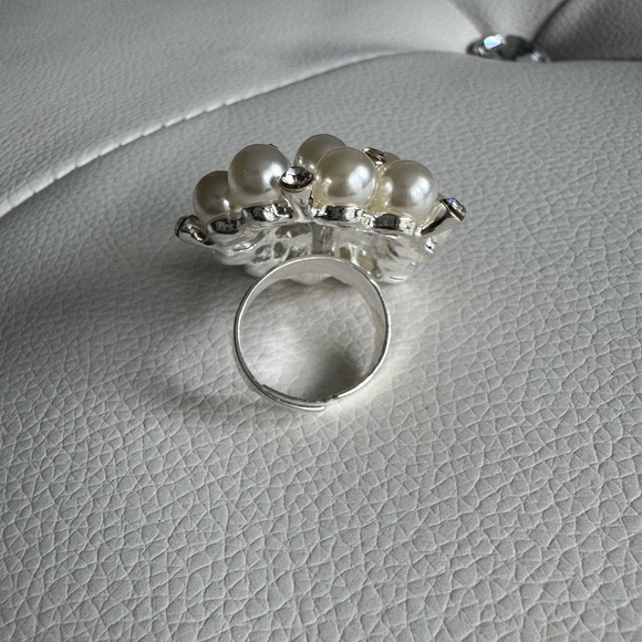 Pearl and Rhinestone Cluster Statement Adjustable Silver ring Bridal New - Picture 5 of 8